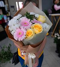 Букет цветов из:  Герберы, Розы и Хризантемы в Сысерти