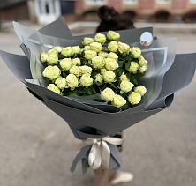 Букет Белые кустовые розы Солинеро в Сысерти