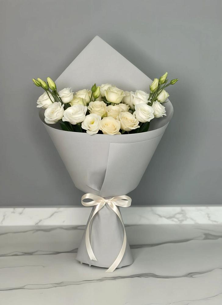 Букет цветов из: Розы и Лизиантусы в Сысерти