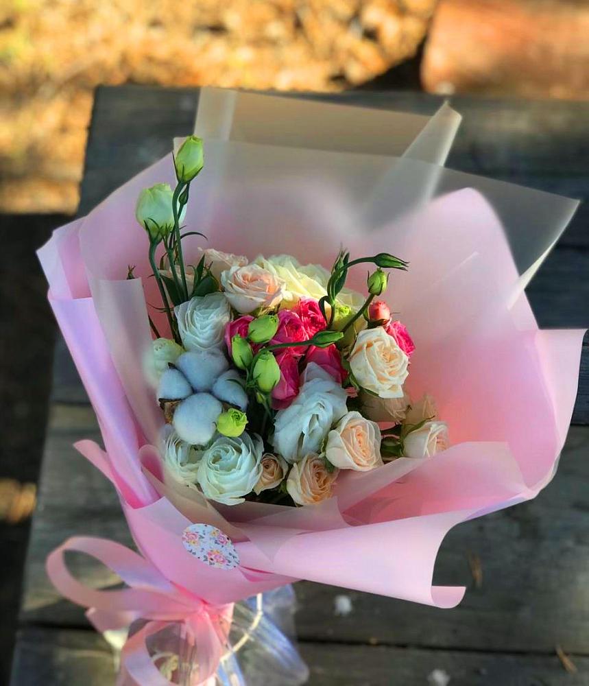 Букет цветов из: Розы и Лизиантусы в Сысерти