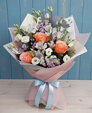 Букет цветов из:  Лизиантусы, Розы, Альстромерии и Гипсофила в Сысерти