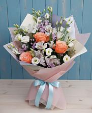 Букет цветов из:  Лизиантусы, Розы, Альстромерии и Гипсофила в Сысерти