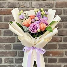 Букет цветов из:  Лизиантусы и Розы в Сысерти