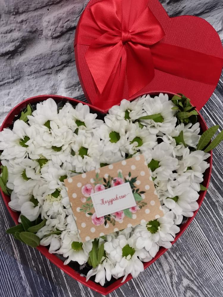 Цветочная композиция из Хризантемы в виде сердца в Сысерти