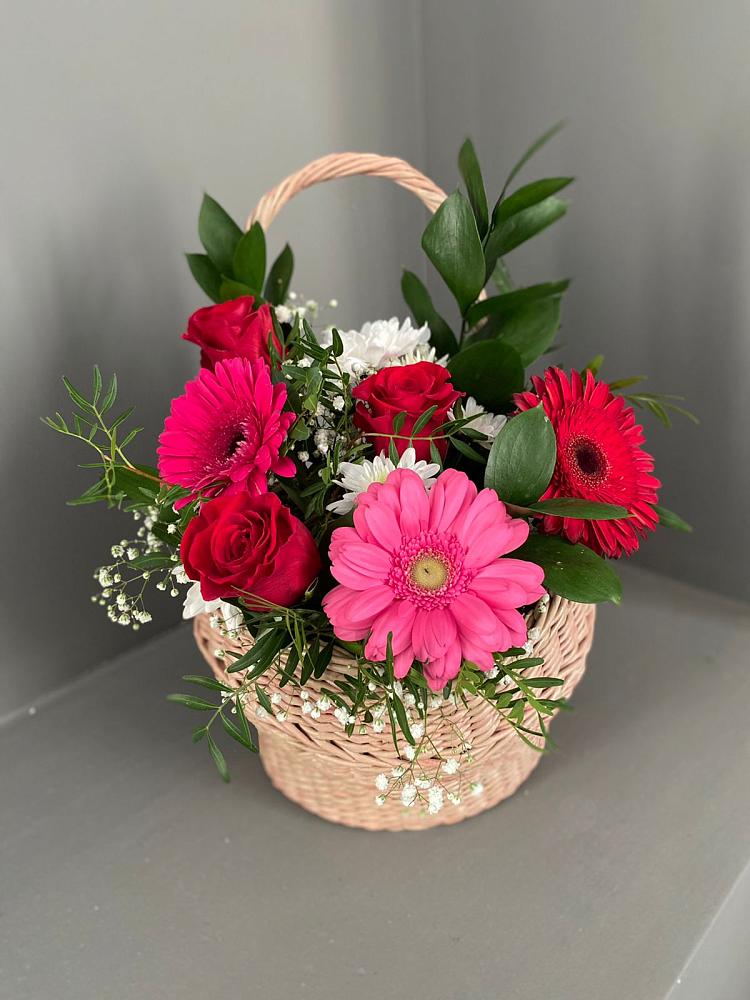Цветочная композиция из Розы, Хризантемы и Герберы в корзине в Сысерти