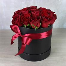 Цветочная композиция из Розы в шляпной коробке в Сысерти