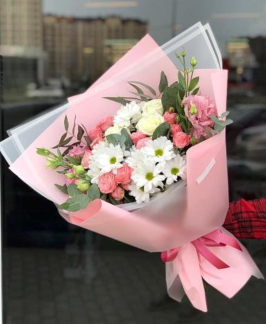 Букет цветов из: Розы, Лизиантусы и Хризантемы в Сысерти